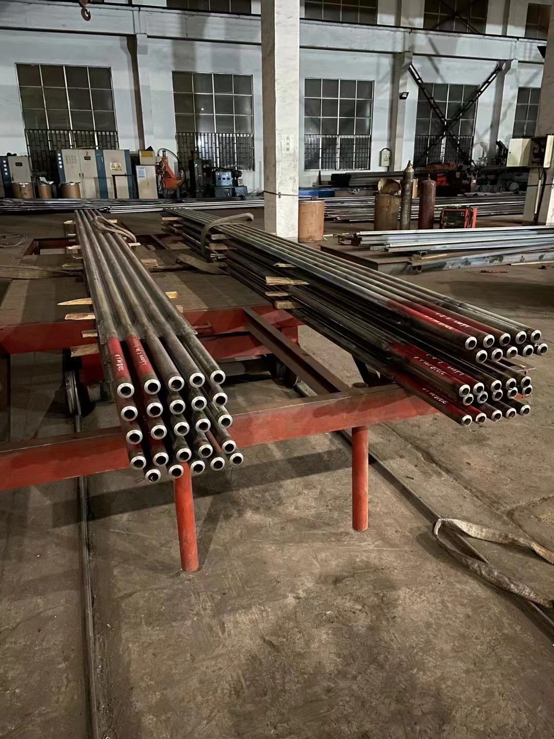 水冷壁管屏|管中心距76.2mm，管屏長6米、5根一組，Φ63.5×7.1內螺紋管，鰭片8mm