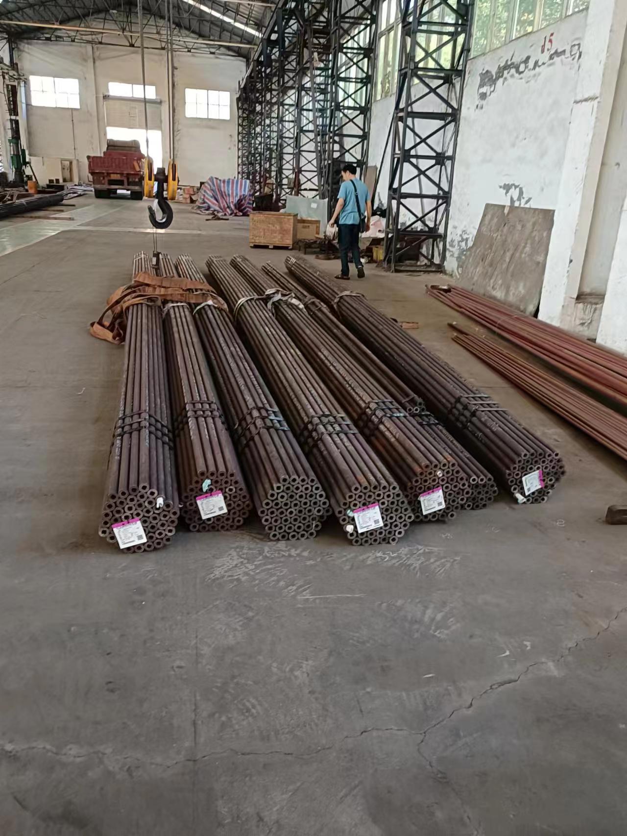 水冷壁前墻管屏\15CrMoG、Φ28.6×5.6mm（內螺紋） L=6000mm管屏節距2×46mm