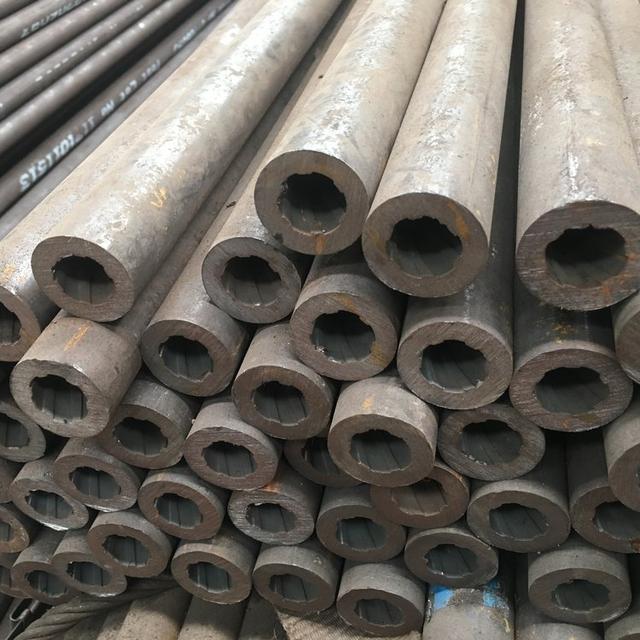 材質：SA-210C規格：63.5×7.5 4根一排，鱗片寬度12.7mm厚度6mm管排總長度12米，內螺紋8個頭） 管材需正偏差，帶500米密封