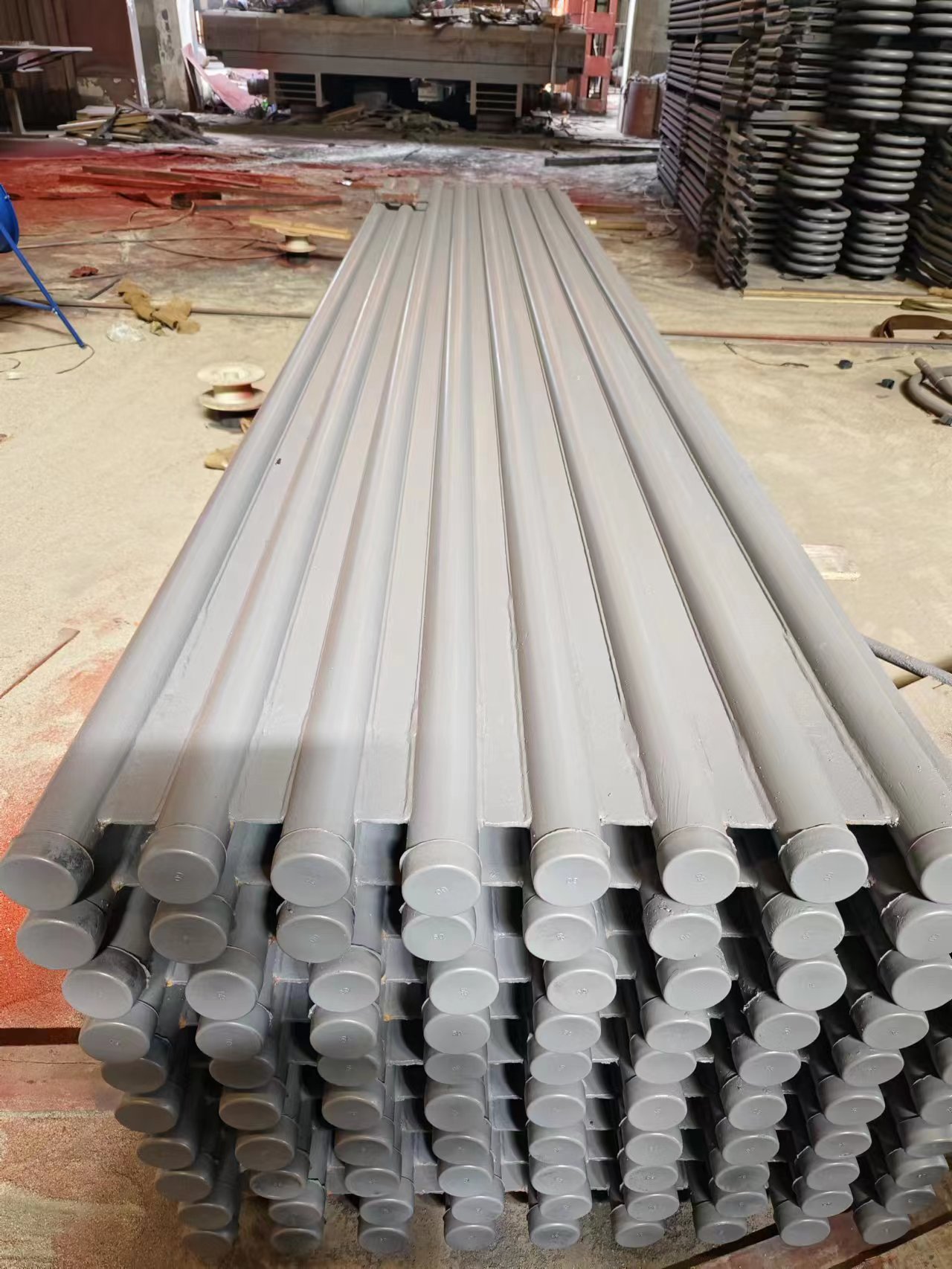 φ60.3×7.5\SA-210C 水冷壁帶鰭片內螺紋管，帶鰭片。2）附質量證明書，3）品牌：武鍋、東鍋、哈鍋選其一