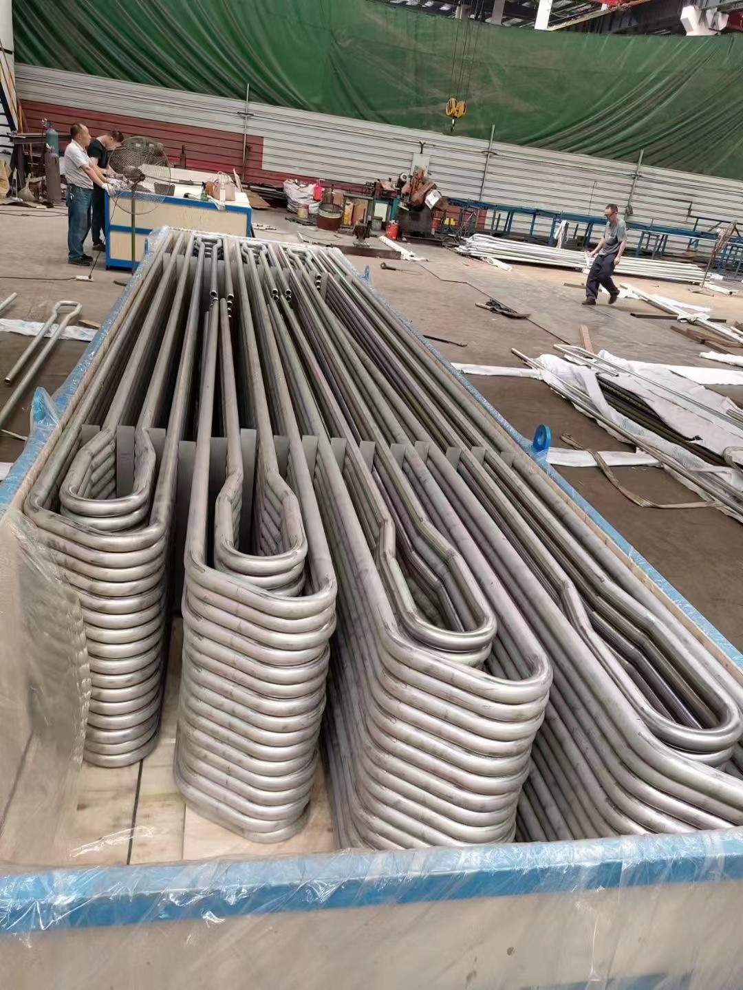 Φ38.1×7.5 SA-213T2 每件9根水冷壁管一排，長12米，管節距50.8mm,鰭片連接，鰭片為膜式扁鋼厚δ6.4㎜，材料為15CrMo，采用雙面坡口焊接型式