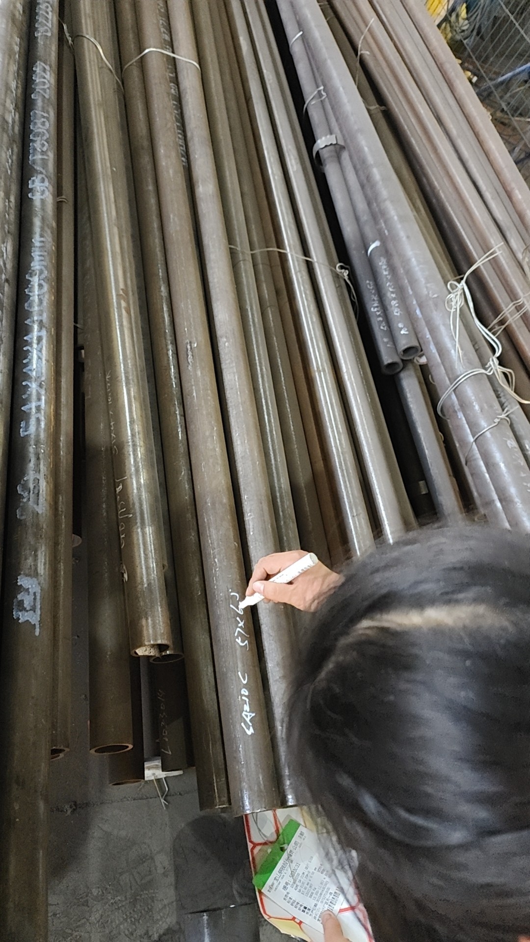 管排長度為6米，每件管排由10根管子組成，管子中心距為54mm，鰭片厚度為6.4mm