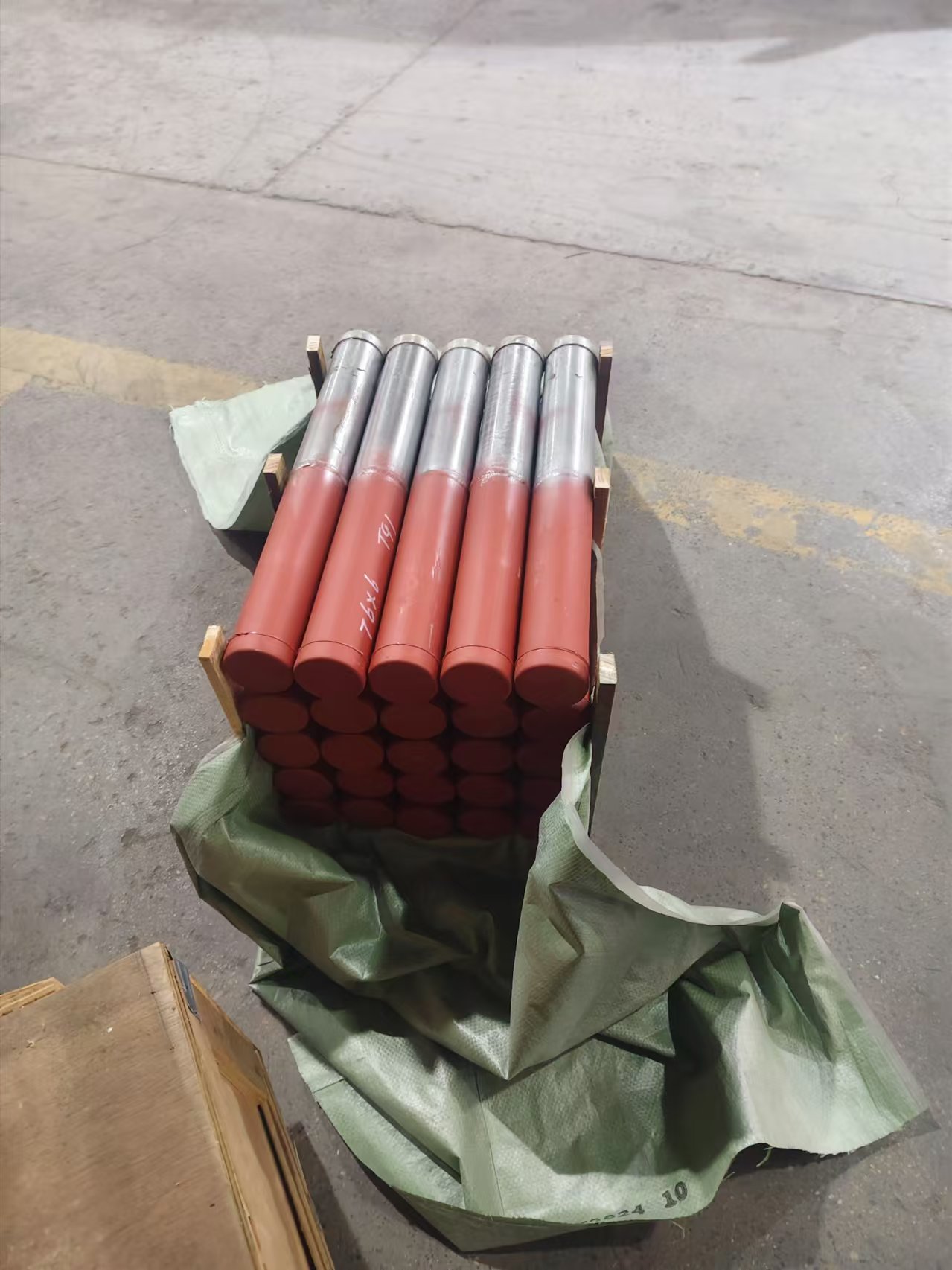 規格：ф76×6，長度600mm，材質：SA-213TP347HFG/SA-213T91,兩種材質各300mm